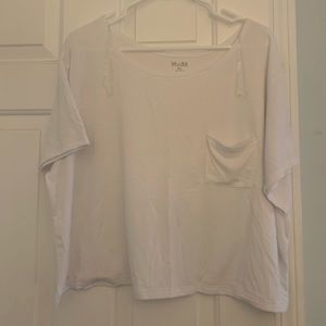 Juniors mudd white pocket tee